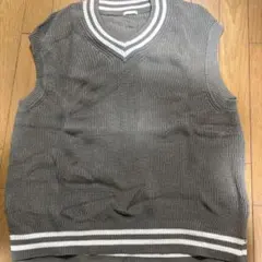 GU グレー Vネック ノースリーブ ベスト M