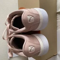 PUMA ピンク スニーカー