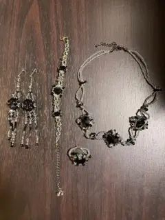 スワロフスキービーズのエレガントなビーズアクセサリー4点セット
