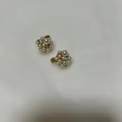 パール調 クラスター イヤリング ゴールドカラーのサムネイル