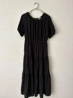 ティアードデザイン ブラック 半袖ワンピース