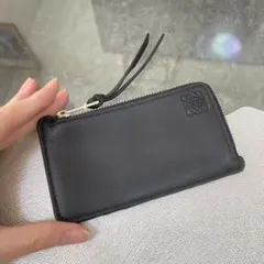 残１【新品】LOEWE アナグラムロゴ フラグメントケース ユニセックス 黒金銀