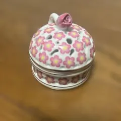 透かし彫り 花柄 陶器製 小物入れ ボンボニエール