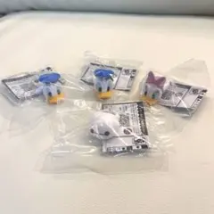 ディズニー　カプセルトイセット ドナルド・デイジー・ベイマックス