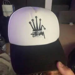 Stussy クラウンロゴ キャップ ホワイト/ブラック - メルカリ