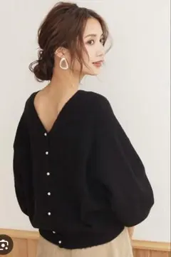 新品‼️パールボタン Vネック 前後着れるカーディガン ブラック/titivate