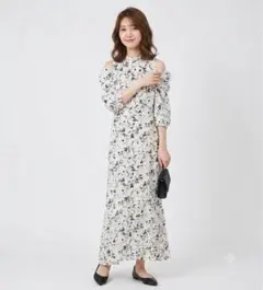 LILLIAN CARATリリアンカラット 花柄 オープンショルダー ワンピースのサムネイル