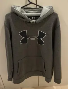 Under Armour グレー フード付きパーカー　LG