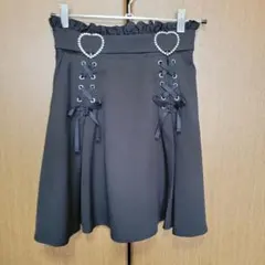 ハート型装飾付き黒フレアスカートのサムネイル