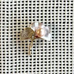 ピンク天然パール フラワーブローチ ゴールド 上品 エレガント レディース