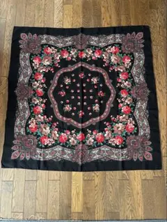 花柄スカーフ 黒地 約106cm正方形