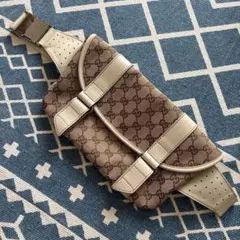 GUCCI GGキャンバス ボディバッグ ウエストポーチ - メルカリ