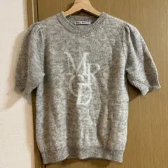 Mardi Mercrediベージュ 半袖 ニットセーター ロゴ入りのサムネイル