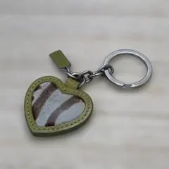 COACH 　ハート型キーホルダー オリーブグリーン