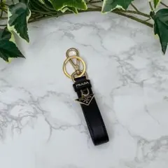 PRADA プラダ サフィアーノレザー キーリング チャーム ブラック 箱付き