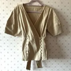 ベージュ ラップスタイル 半袖シャツのサムネイル