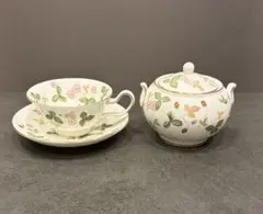 ウェッジウッド ワイルドストロベリー柄 ティーカップ&ソーサー&シュガーポット
