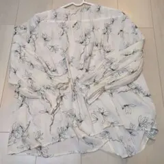 花柄長袖シャツ クリーム色