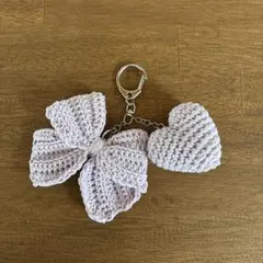 ハンドメイド　薄紫ラメ　 リボンとハートのチャーム