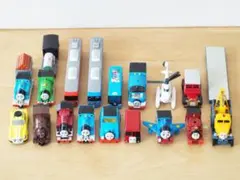 廃盤 トーマストミカ★17台セット ブッチ エンジン ミニカー
