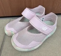 New Balance サンダル ピンク キッズ