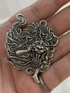ELDEN RING 黄金樹の影 火の騎士の聖印 メタルネックレス - メルカリ