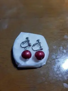 難あり☽イヤリング☽赤玉