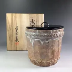 茶道具　萩焼　守繁栄徹作　耳付茶入　名物鷄頭金襴仕覆付　共布共箱　V　8498 膳所焼 鮟鱇耳付茶入 (共箱)陽炎園 岩崎新定仕服 : 伊予簾金襴