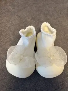 ホワイトリボン付きベビーシューズ