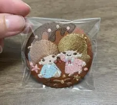 サンリオキャラクターズビスケット3 刺繍缶バッジ　リトルツインスターズ