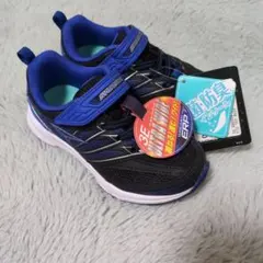 新品　瞬足　16センチ　スニーカー　ブラック　男の子