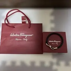Salvatore Ferragamo 黒編み込みブレスレット　箱　袋付き