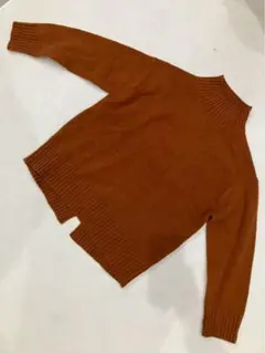 【GU（ジーユー）】茶系 ハイネック ニット セーター 無地 レディース