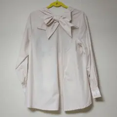 イズスカラー　iS ScoLar 花柄刺繍の長袖シャツ