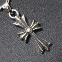 オニキス装飾の十字架シルバー925ペンダント 深い黒の輝き 洗練されたネックレス