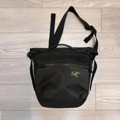 極美品】Arc'teryx ARRO8 SHOULDERBAG 廃盤モデル8ℓ - メルカリ