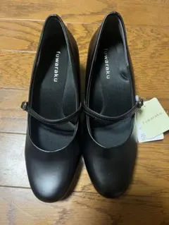【訳あり値下げ中】新品タグ付 黒 ハイヒール・パンプス ストラップ付き 21.5のサムネイル