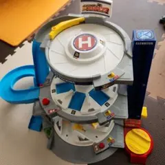 タカラトミー トミカ ぐるぐるシュート DXトミカパーキング