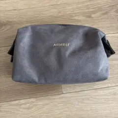 Attenir グレー スエード メイクポーチ　ノベルティのサムネイル