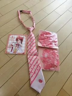 ストプリ莉犬くんのピンクのネクタイとヘアアクセサリーセット色紙