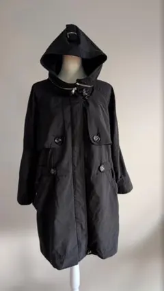 フード付きブラックジャケット