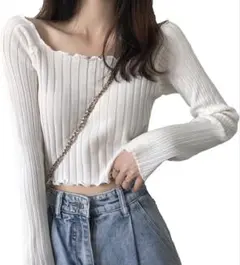 ホワイトリブ編みクロップドセーター