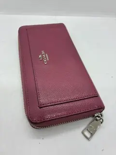 8:2 COACH ピンク レザー 長財布　ラウンドファスナー