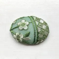 くるみボタン　インド刺繍　ブローチ　ヘアゴム　帯留　グリーン　フラワー　1091