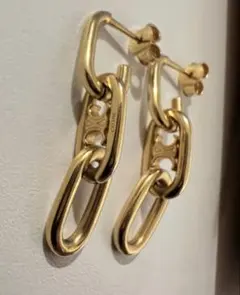 ゴールド⭐️セリーヌ ピアス 刻印あり セリーヌ ピアス 人気 CELINE トリオンフ スタッズ / ゴールド