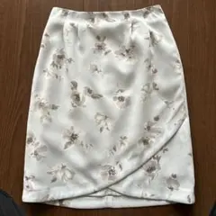 Fabulous Angela 花柄ラップ風タイトスカート Sサイズのサムネイル