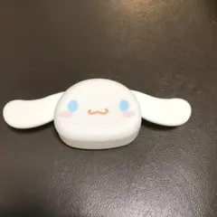 サンリオ　シナモンロール　シリコンポーチ
