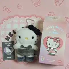 BLACKPINK ジス ハローキティぬいぐるみ キーホルダー ブラックグレー