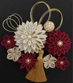 つまみ細工　髪飾り　白　金　赤(エンジっぽい)