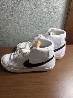 み*み様 NIKE ホワイト ブラック ハイカットスニーカー